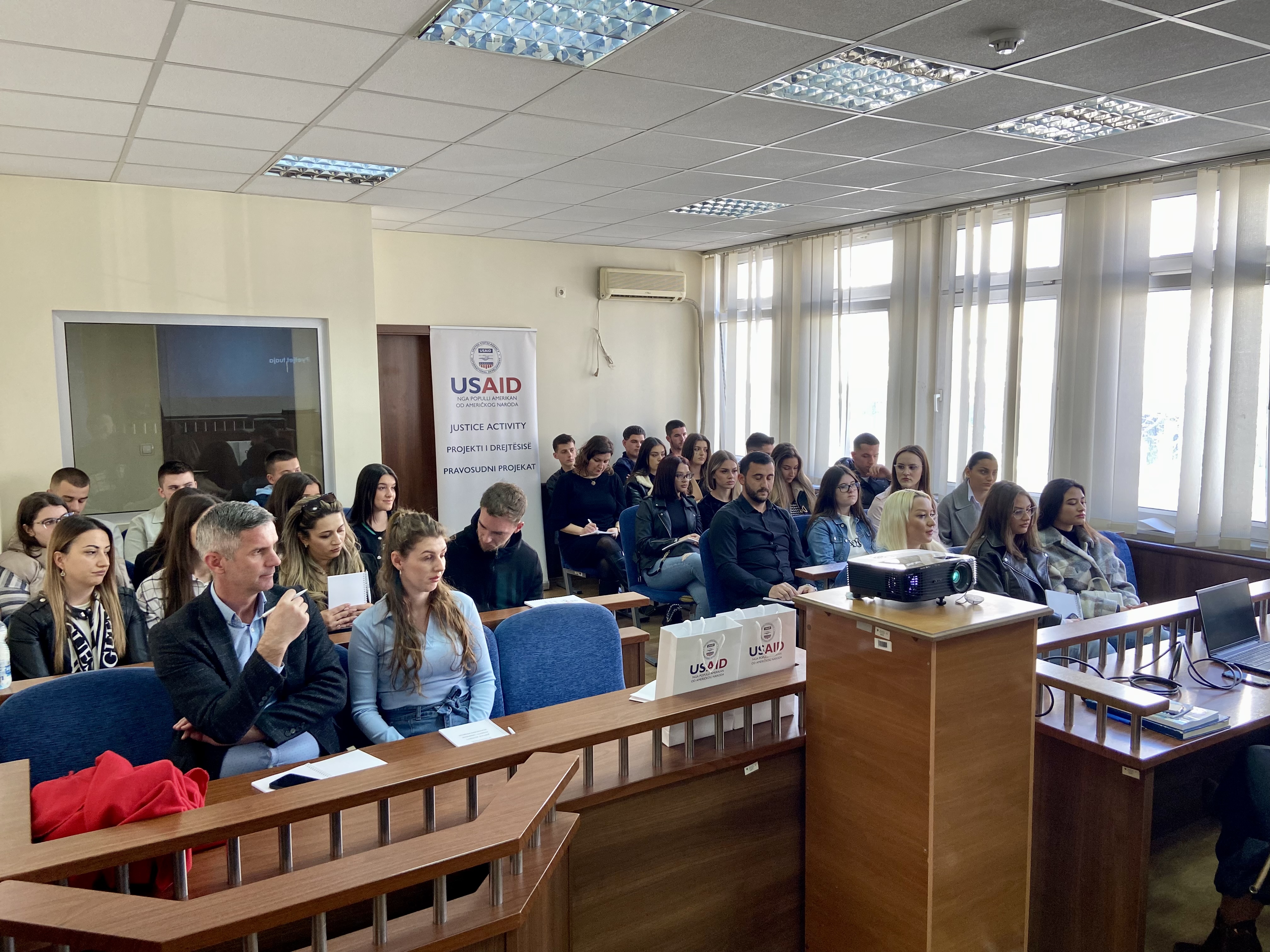 Ligjëratë me studentët e vitit të parë të Fakultetit Juridik, nga Kolegji “AAB” në Gjakovë